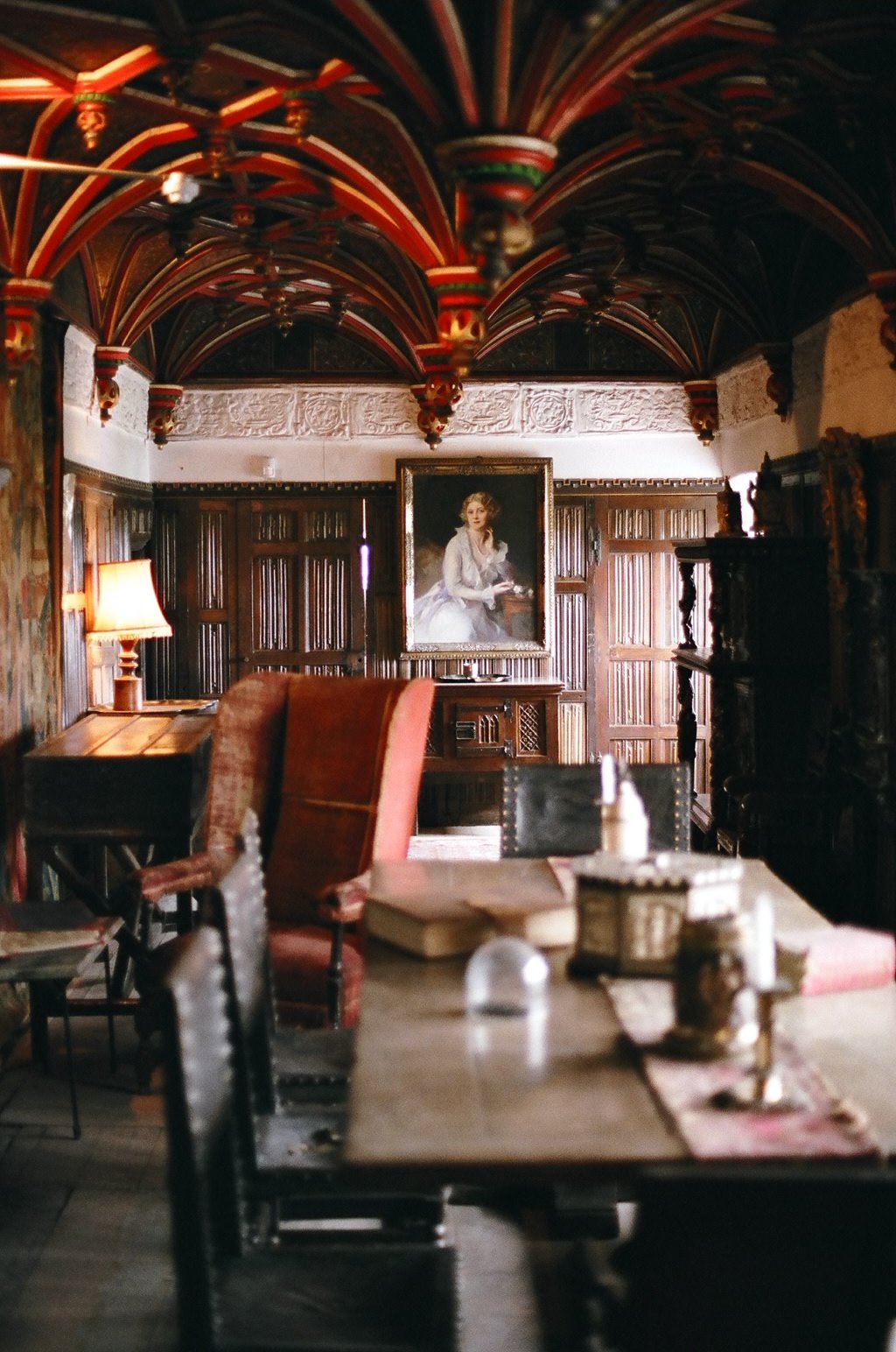 ireland-bunratty_castle_restored_room