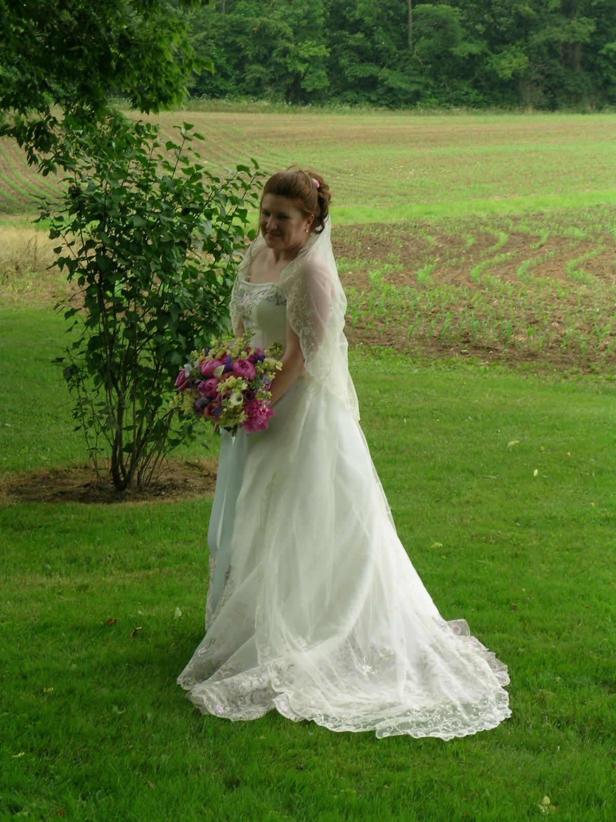 wedding-roz_turn_field