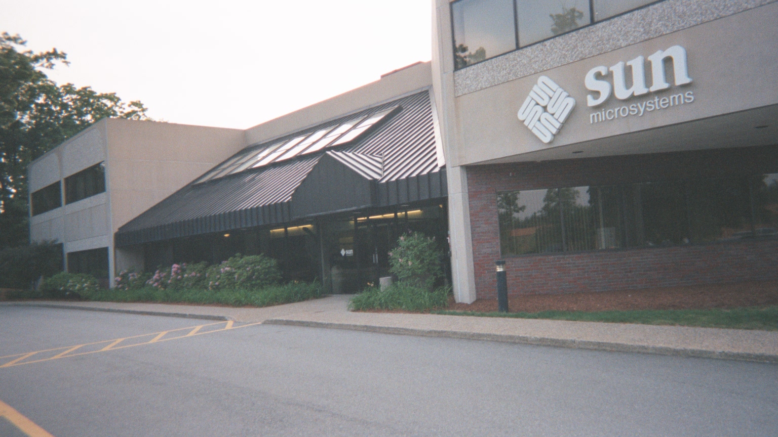 moving-to-boston_chelmsford-main-entrance