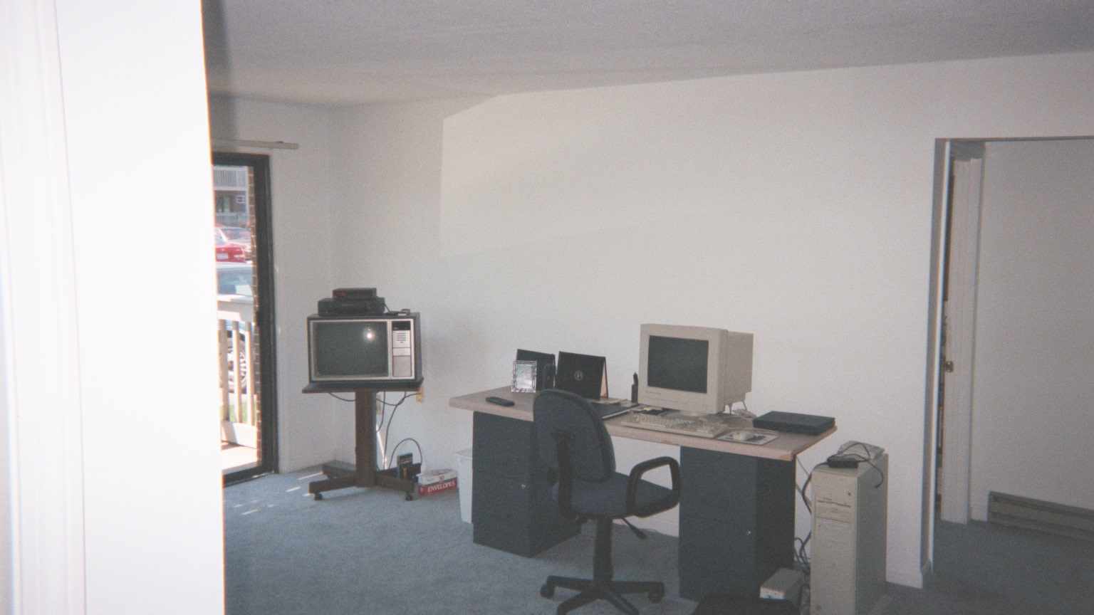 moving-to-boston_computer-set-up
