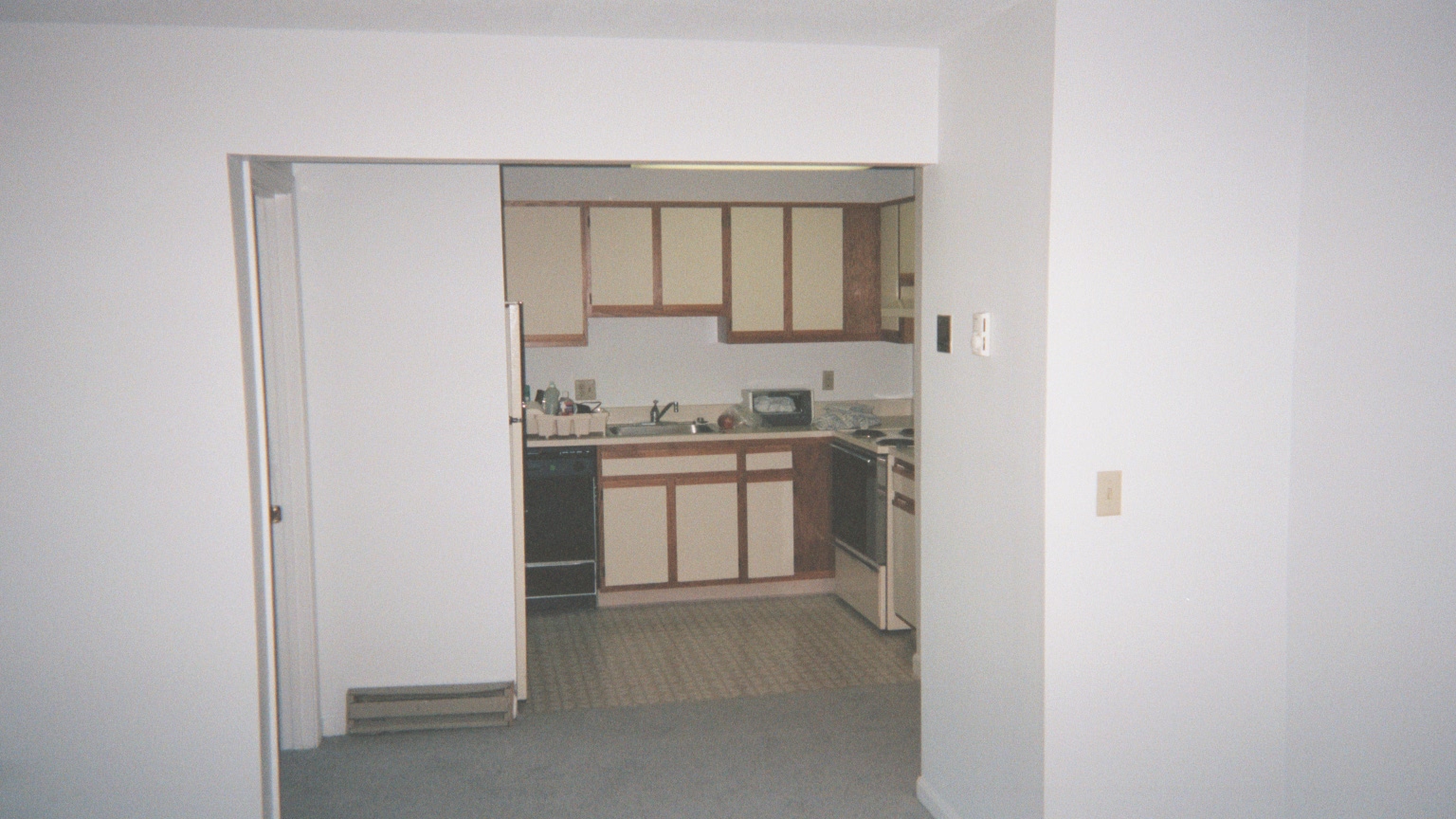 moving-to-boston_kitchen-bedroom