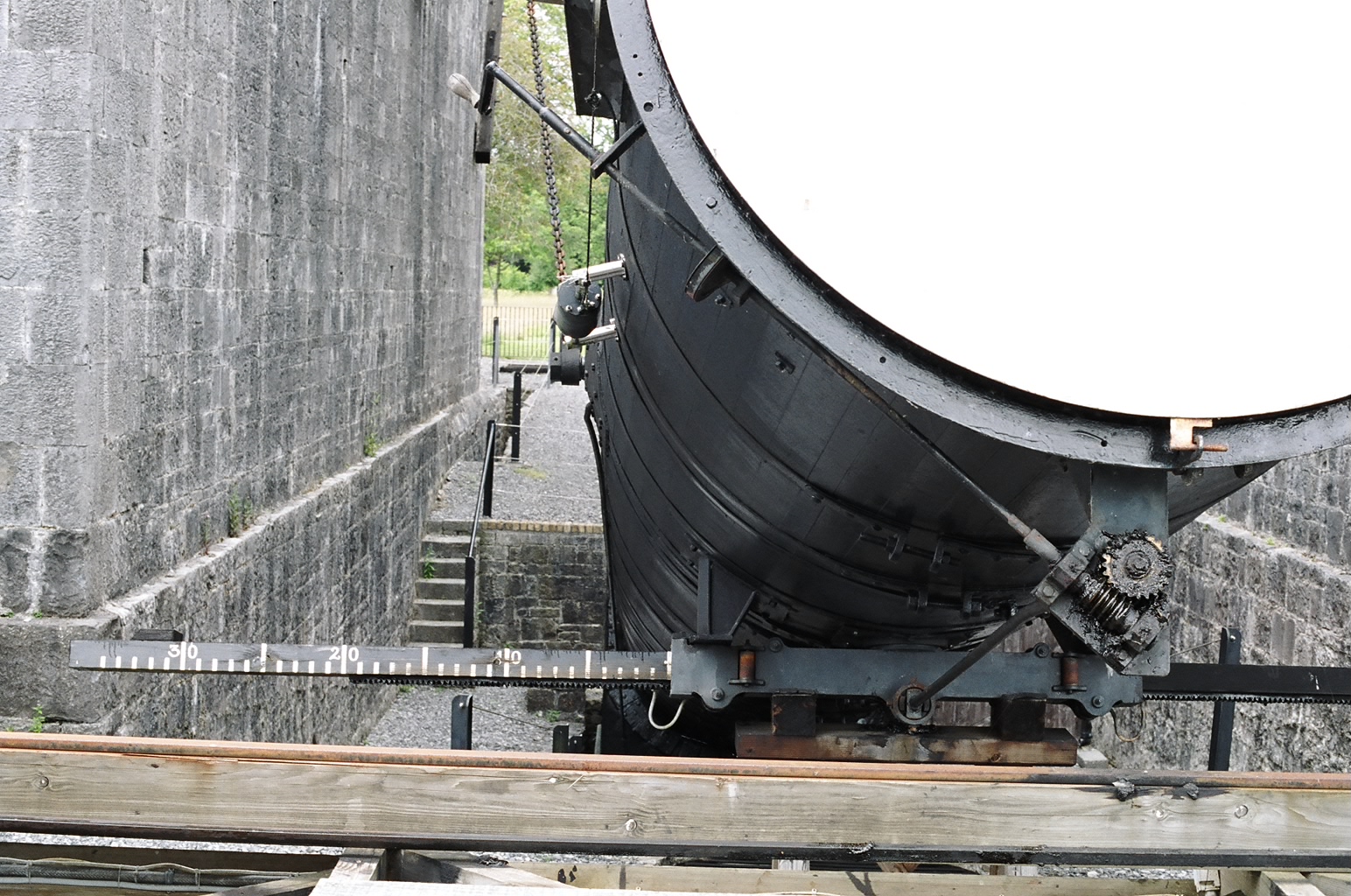 ireland-birr_castle_telescope_close