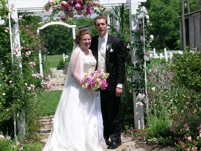 wedding-couple_altar