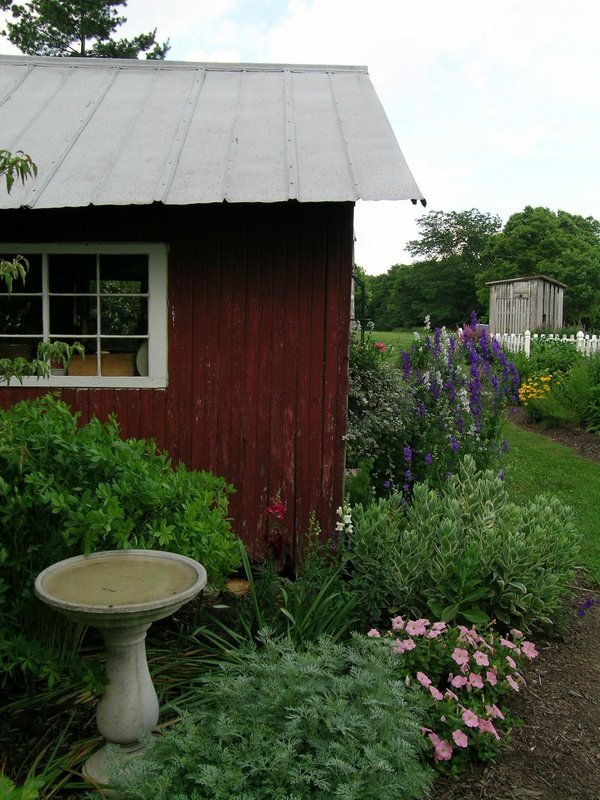wedding-scenes_birdbath_sheepshed