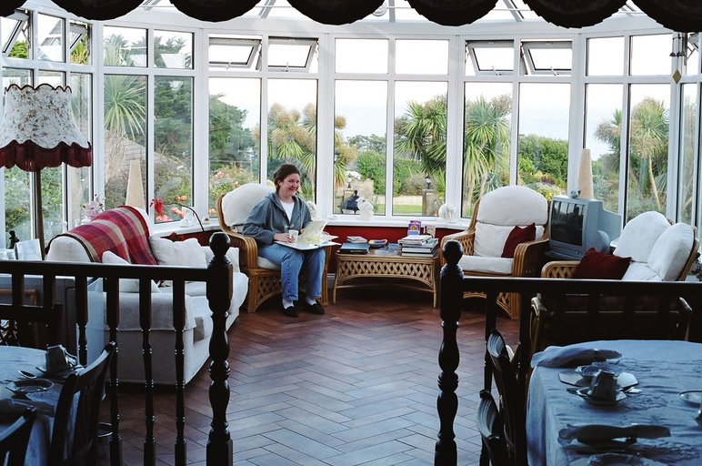 ireland-cliff_house_sunroom_roz