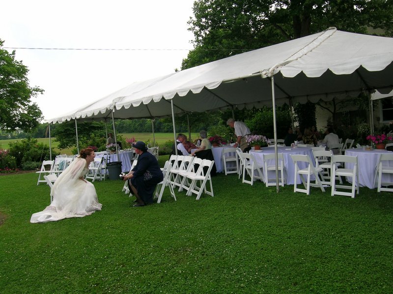 wedding-scenes_people_tent