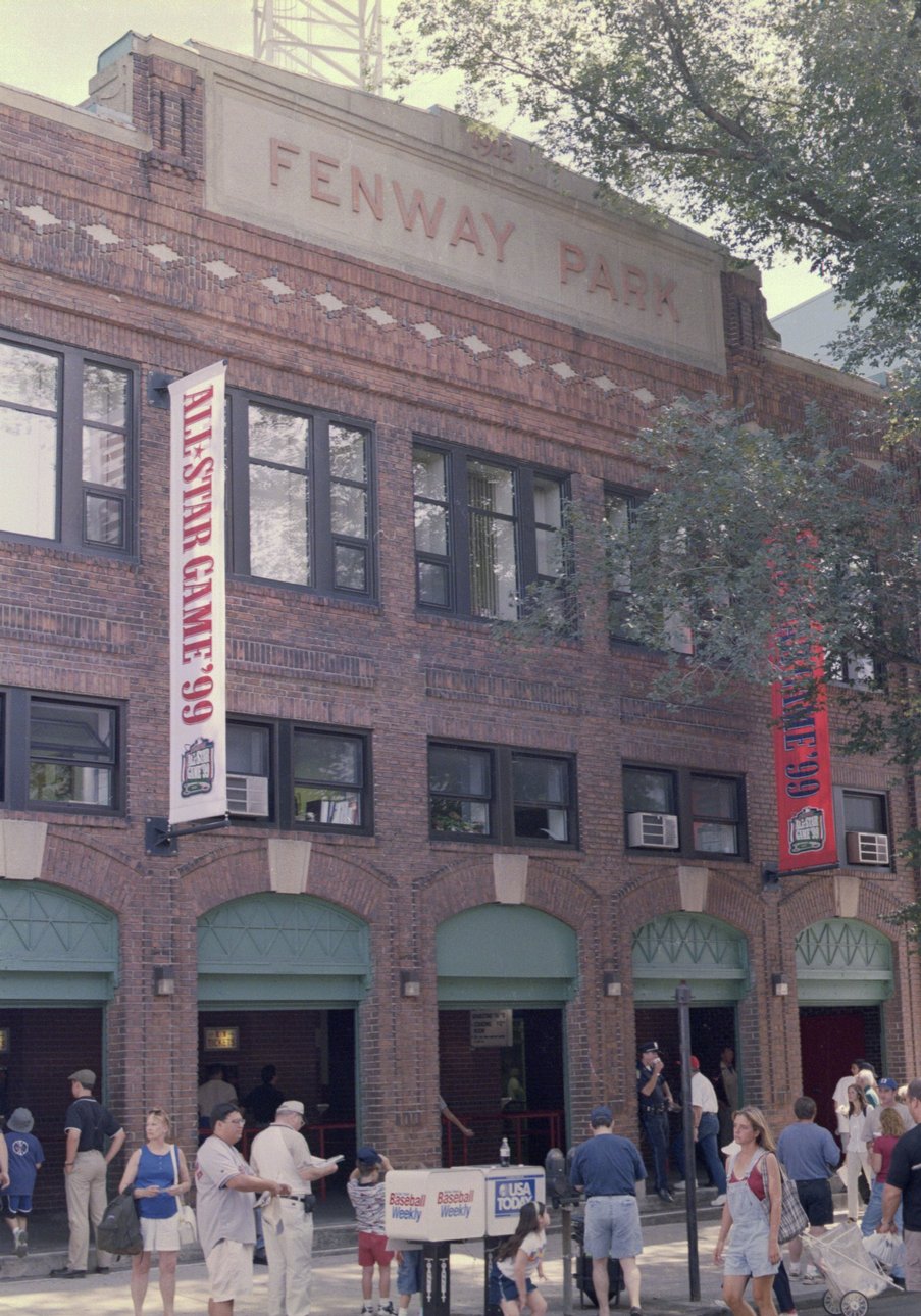 fenway-park_outside-gate